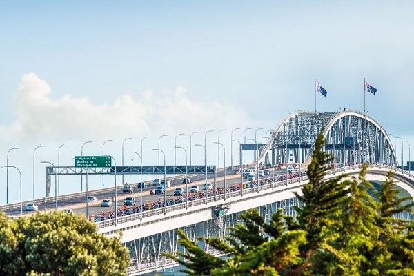 Auckland bridge with marathon runners filling the pedestrian lane.